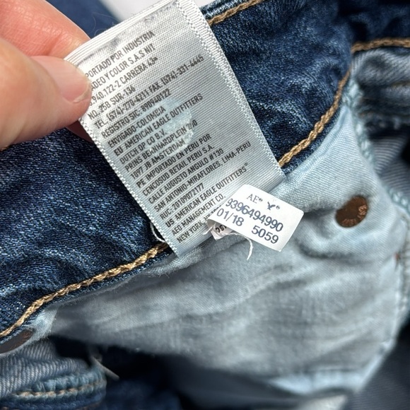 American Eagle Tomgirl Bermuda Distressed Shorts Size 8 - Picture 11 of 11